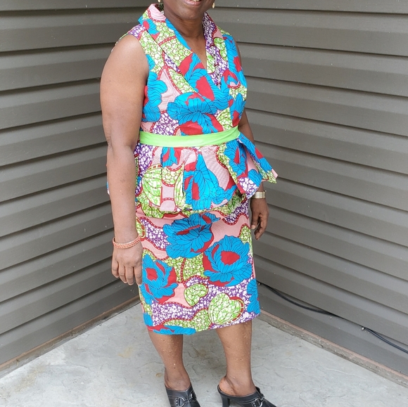 Classy Lady in Turquoise Clearance - Picture 2 of 8